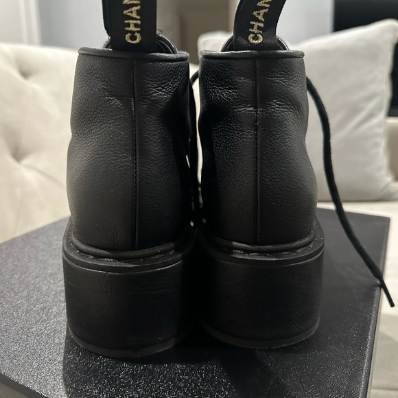 Chanel lace up boots - Picture 4 of 10